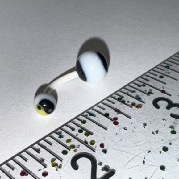 14 Gauge Yellow and Black Yin/Yang Belly Ring - Picture 7 of 8